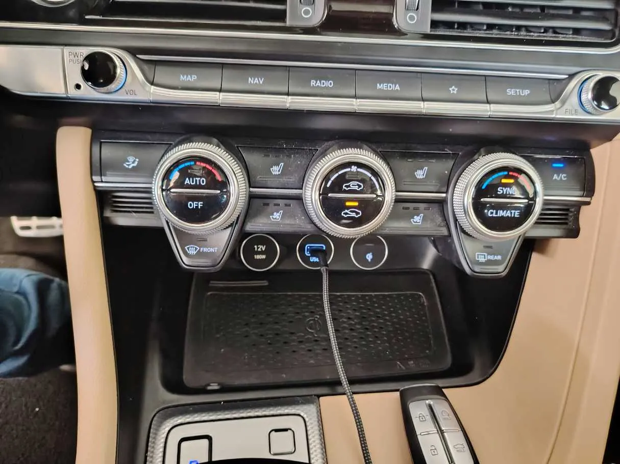 Car image 24
