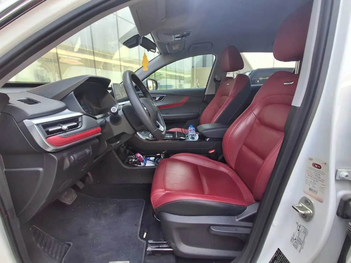 Car image 12