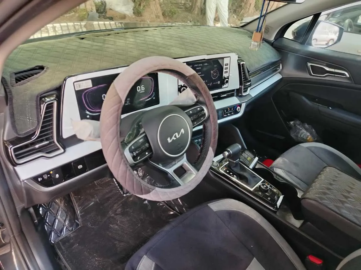 Car image 15