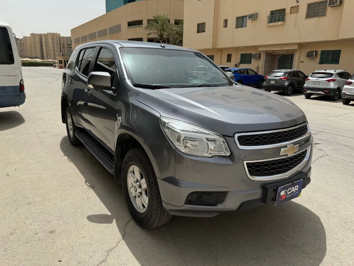 Car image 3