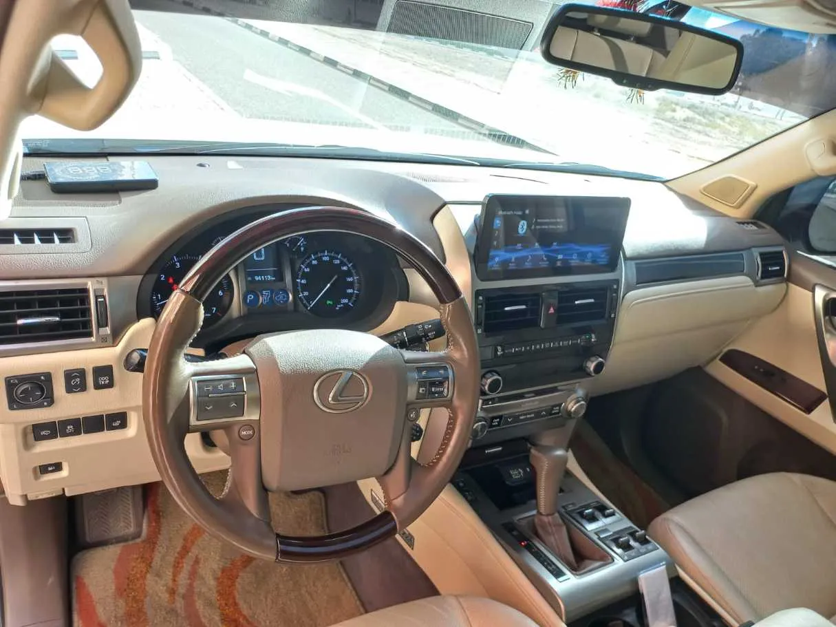 Car image 11