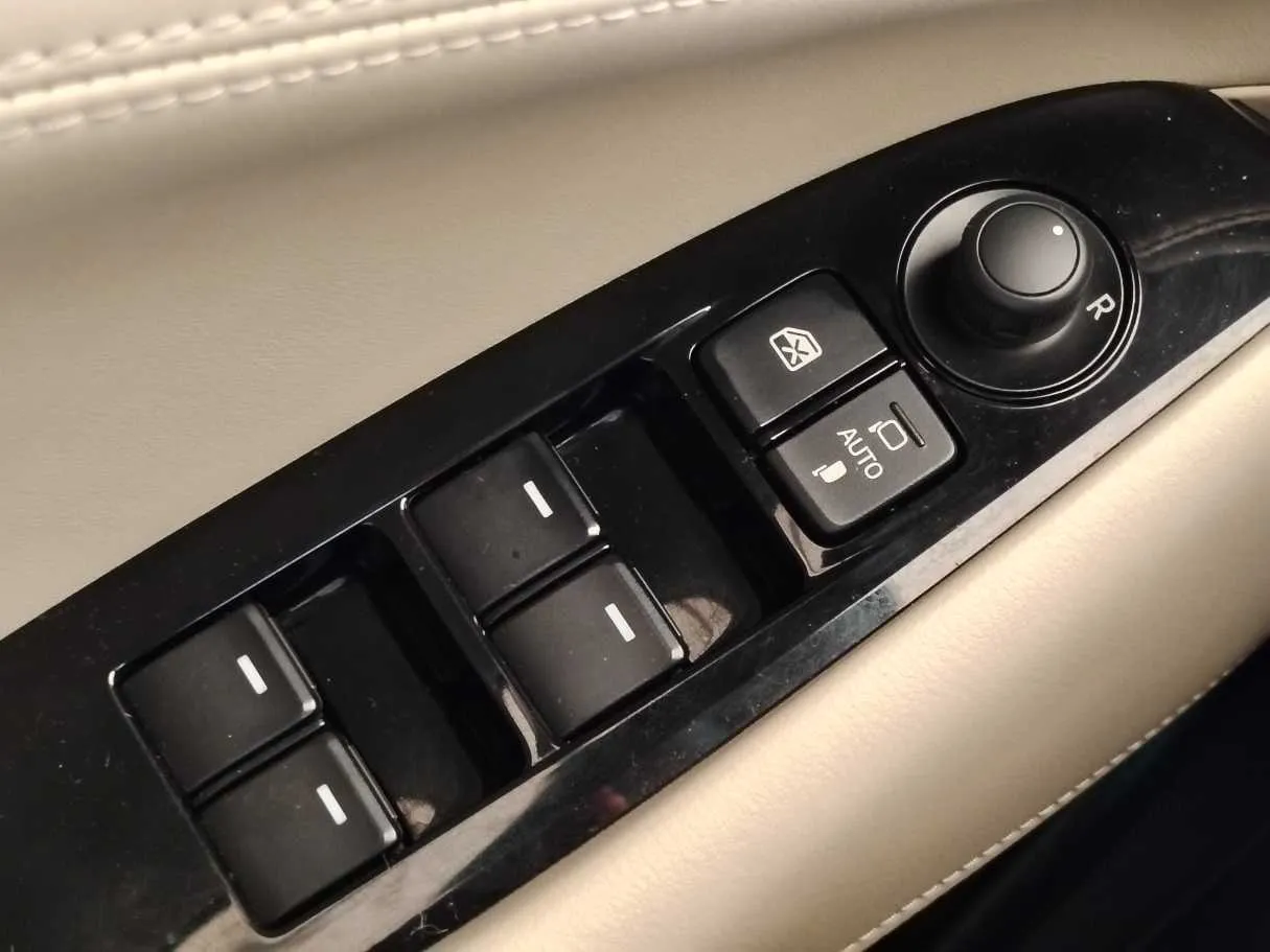 Car image 29