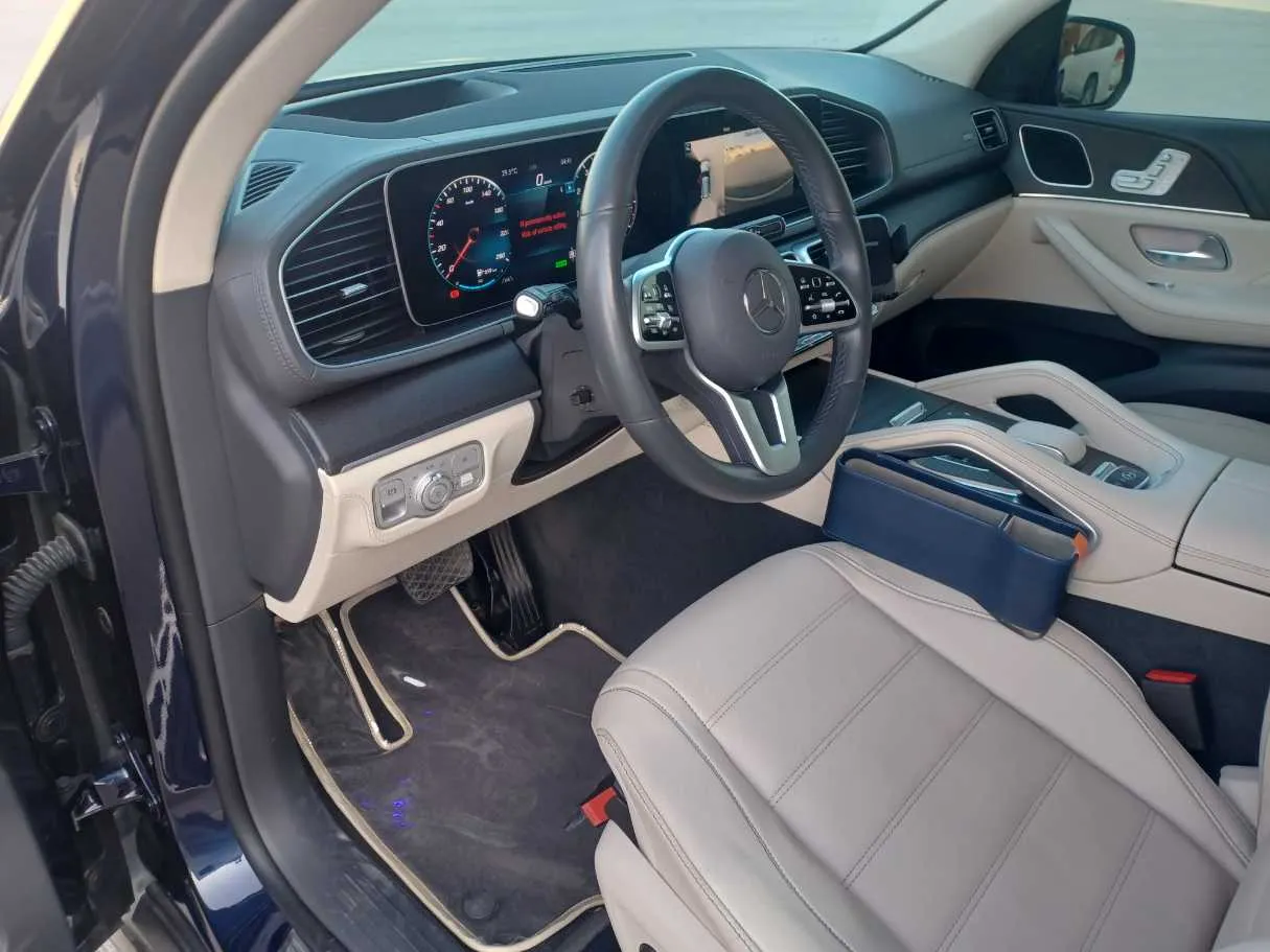 Car image 12