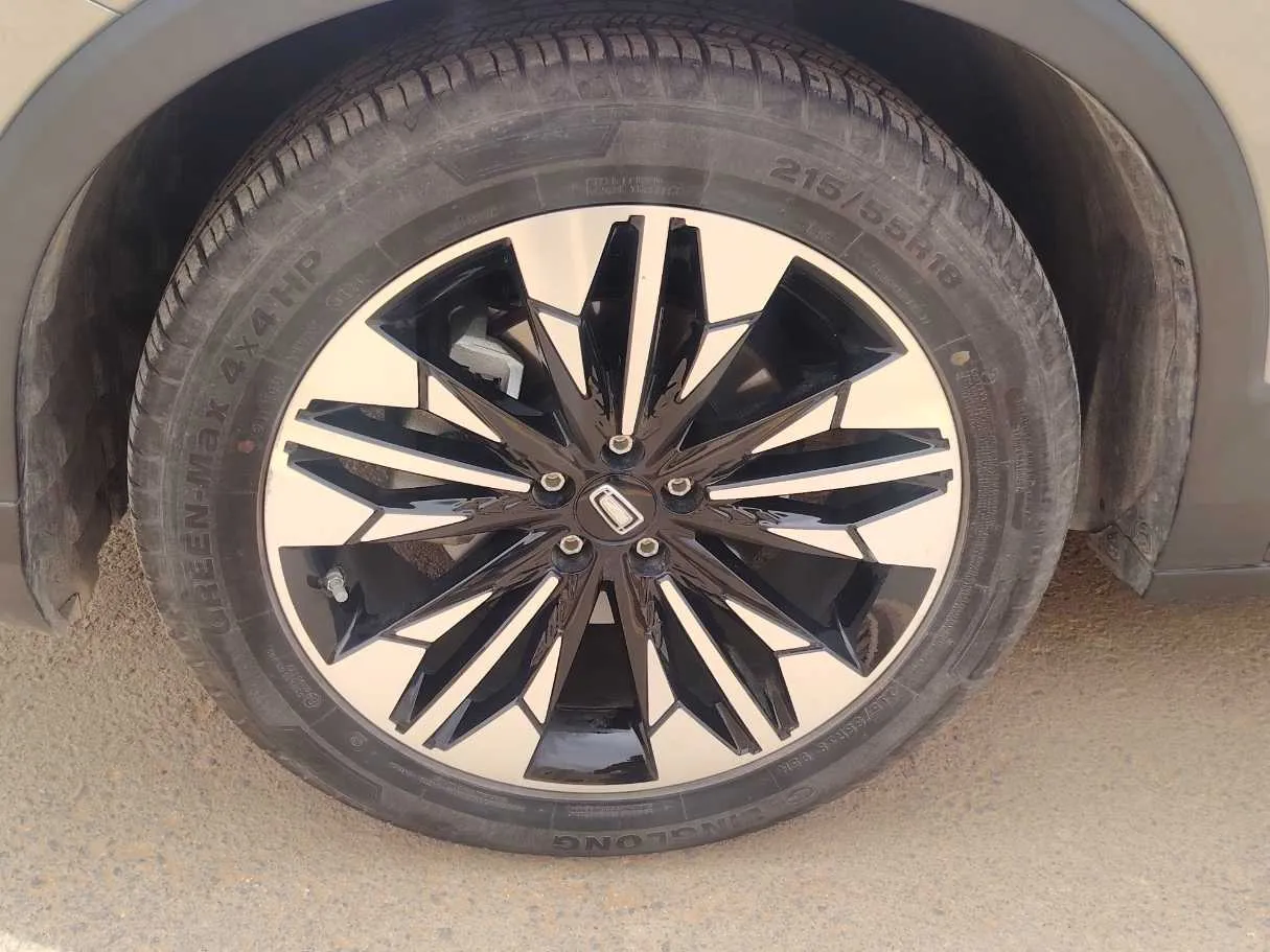 Car image 10