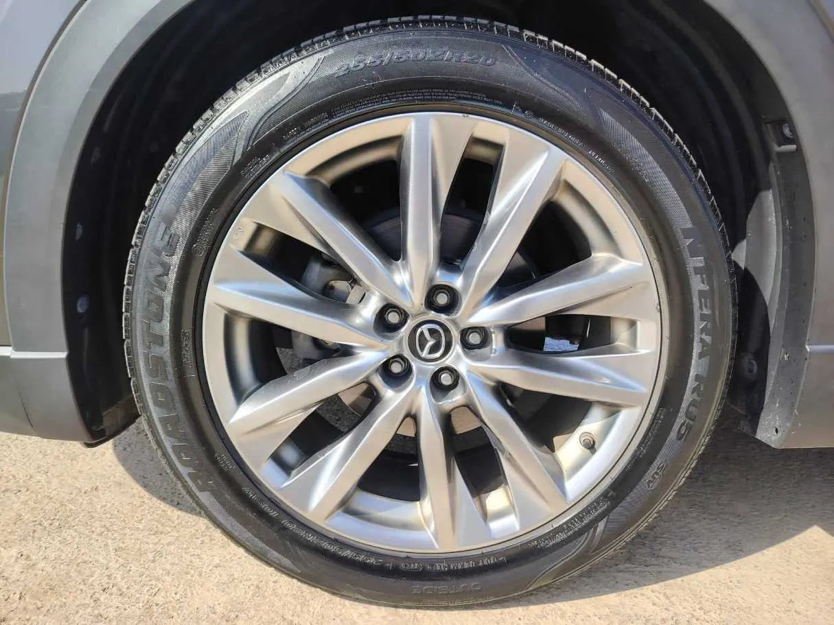 Car image 10
