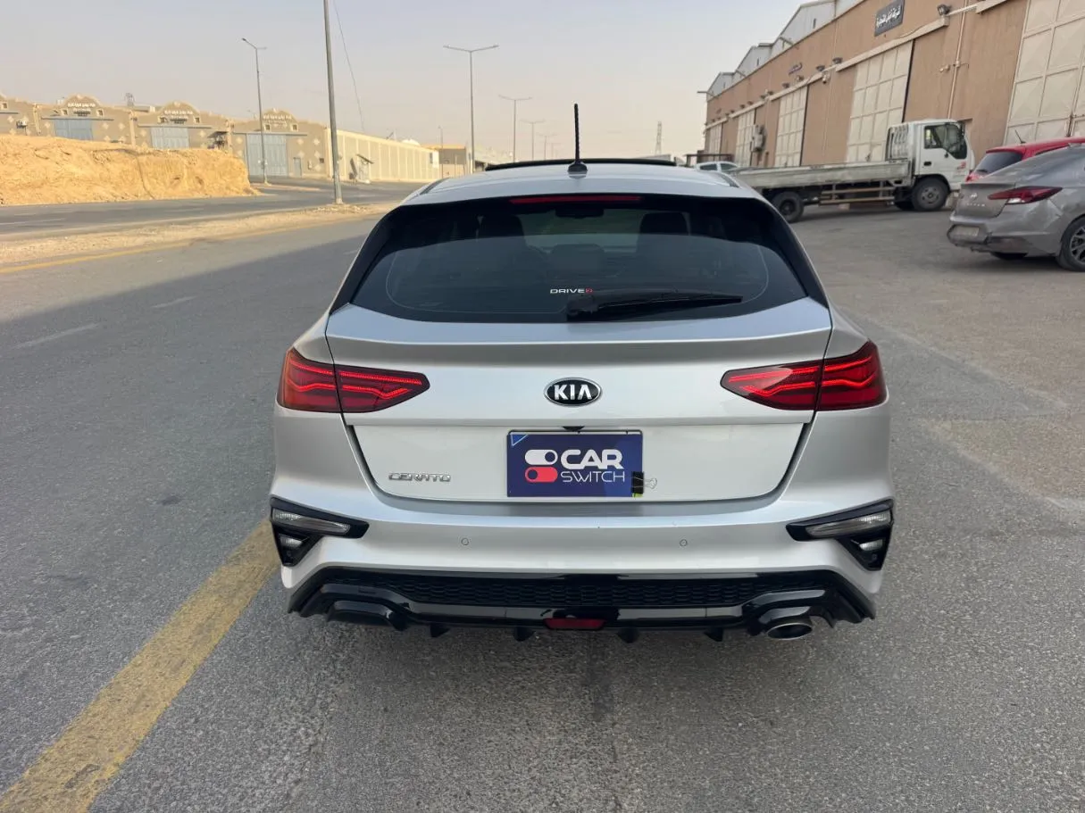 Car image 6