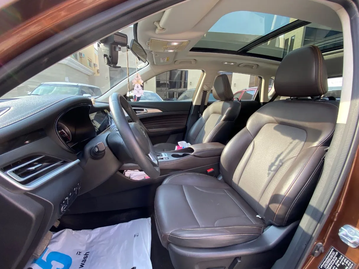 Car image 11