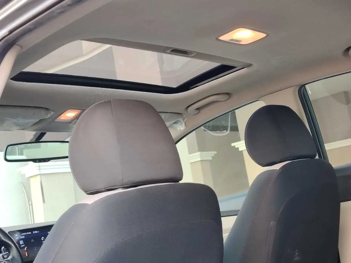 Car image 17