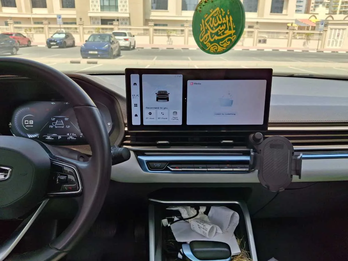 Car image 15