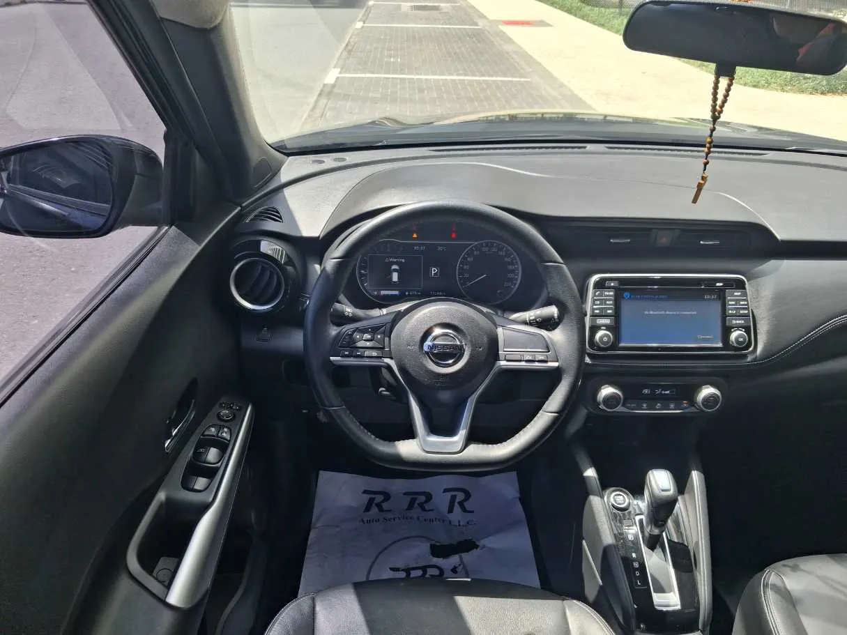 Car image 18