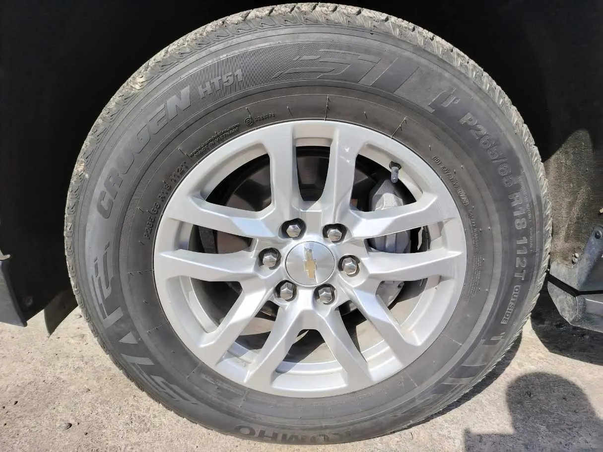 Car image 10