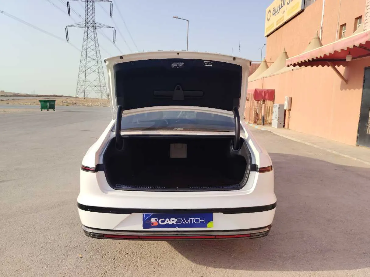 Car image 27