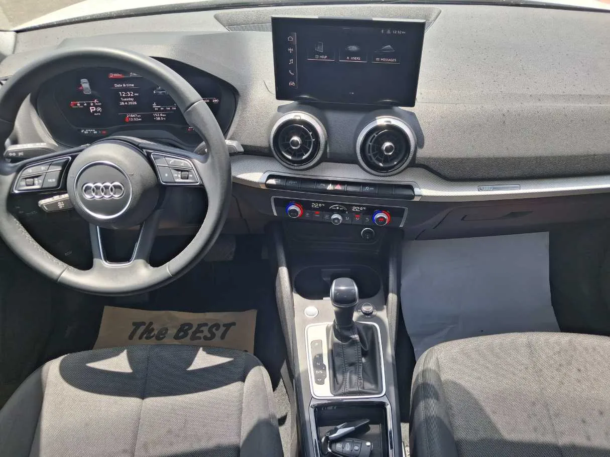 Car image 12