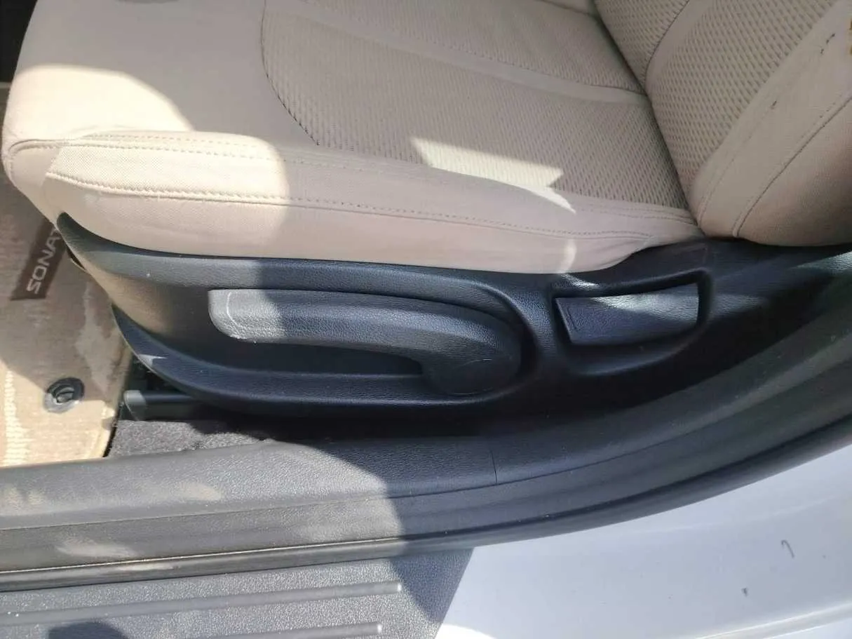 Car image 44