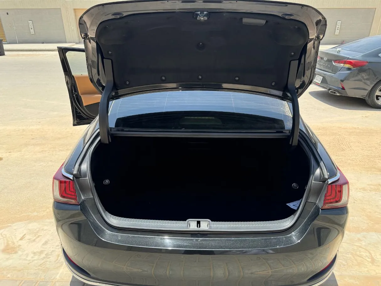 Car image 21