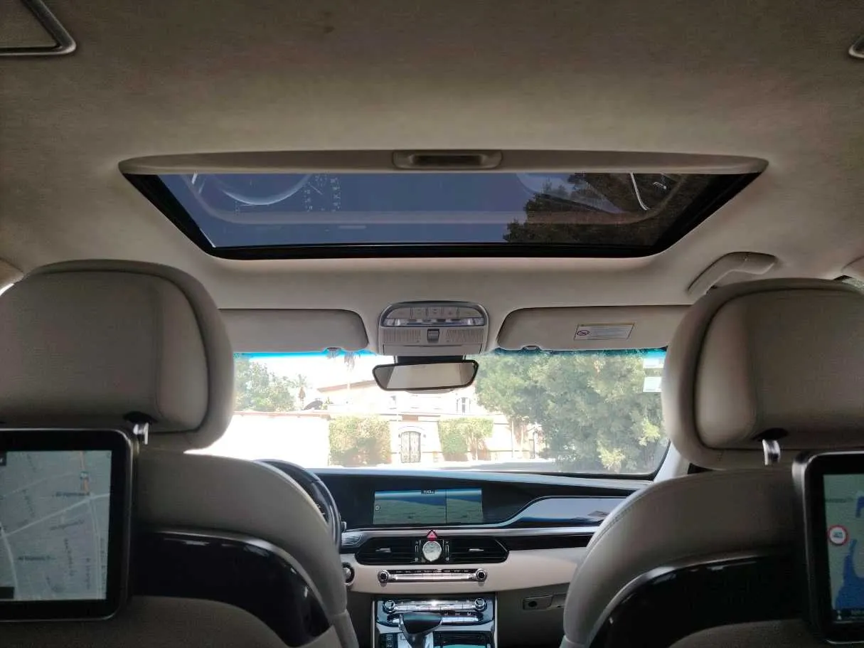Car image 18