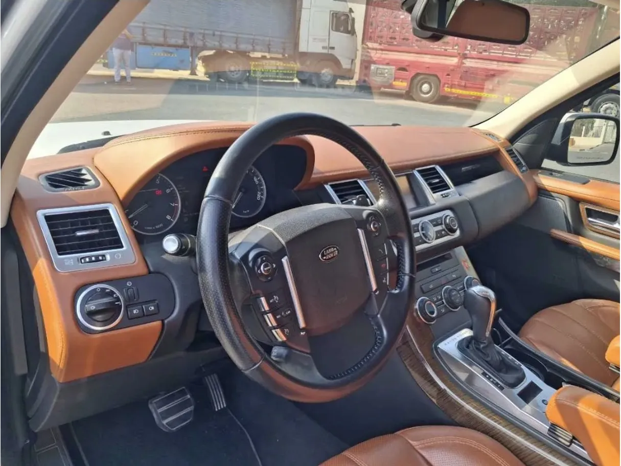 Car image 5
