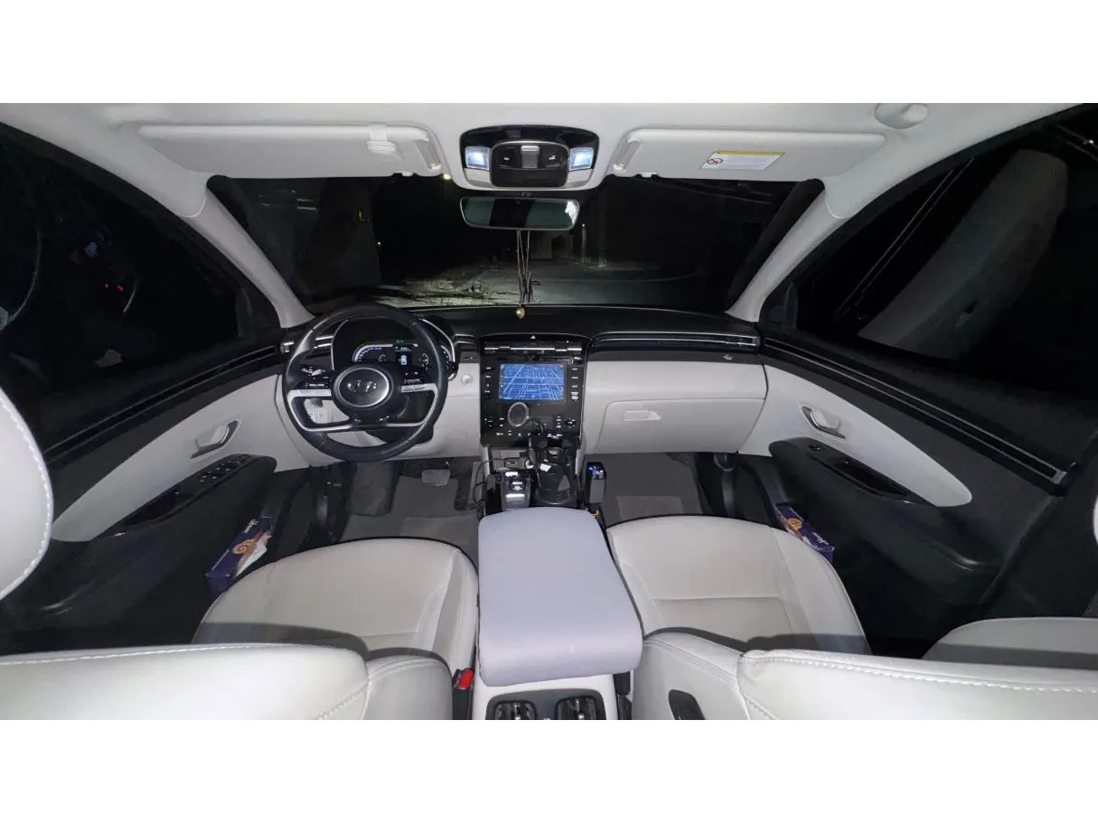 Car image 16
