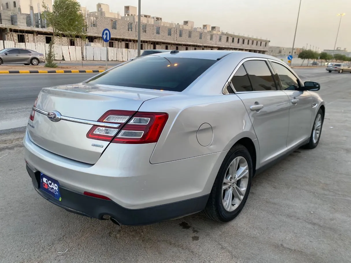 Car image 5