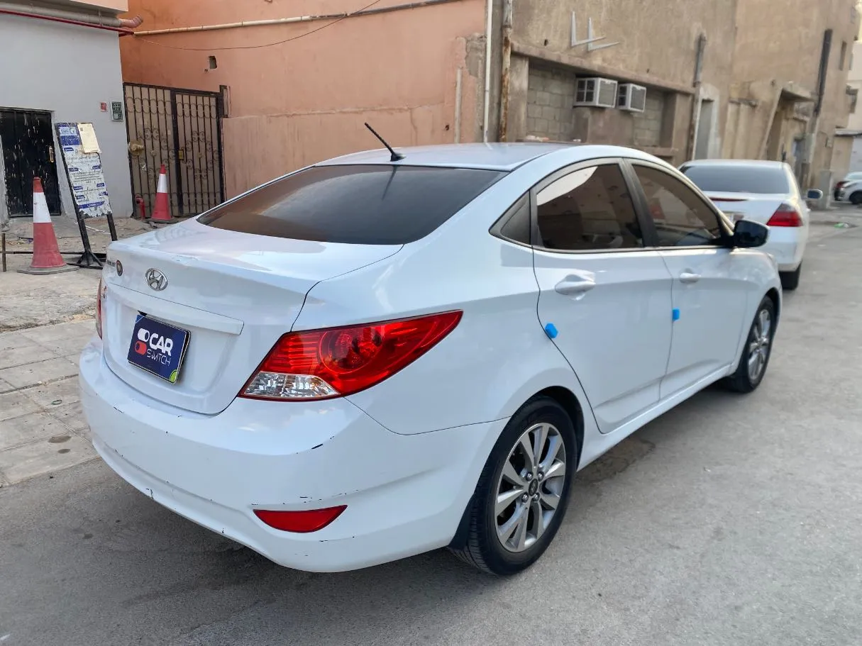 Car image 5