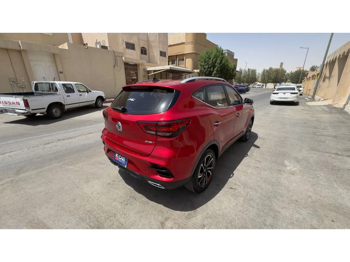 Car image 5