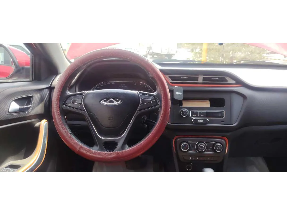 Car image 15