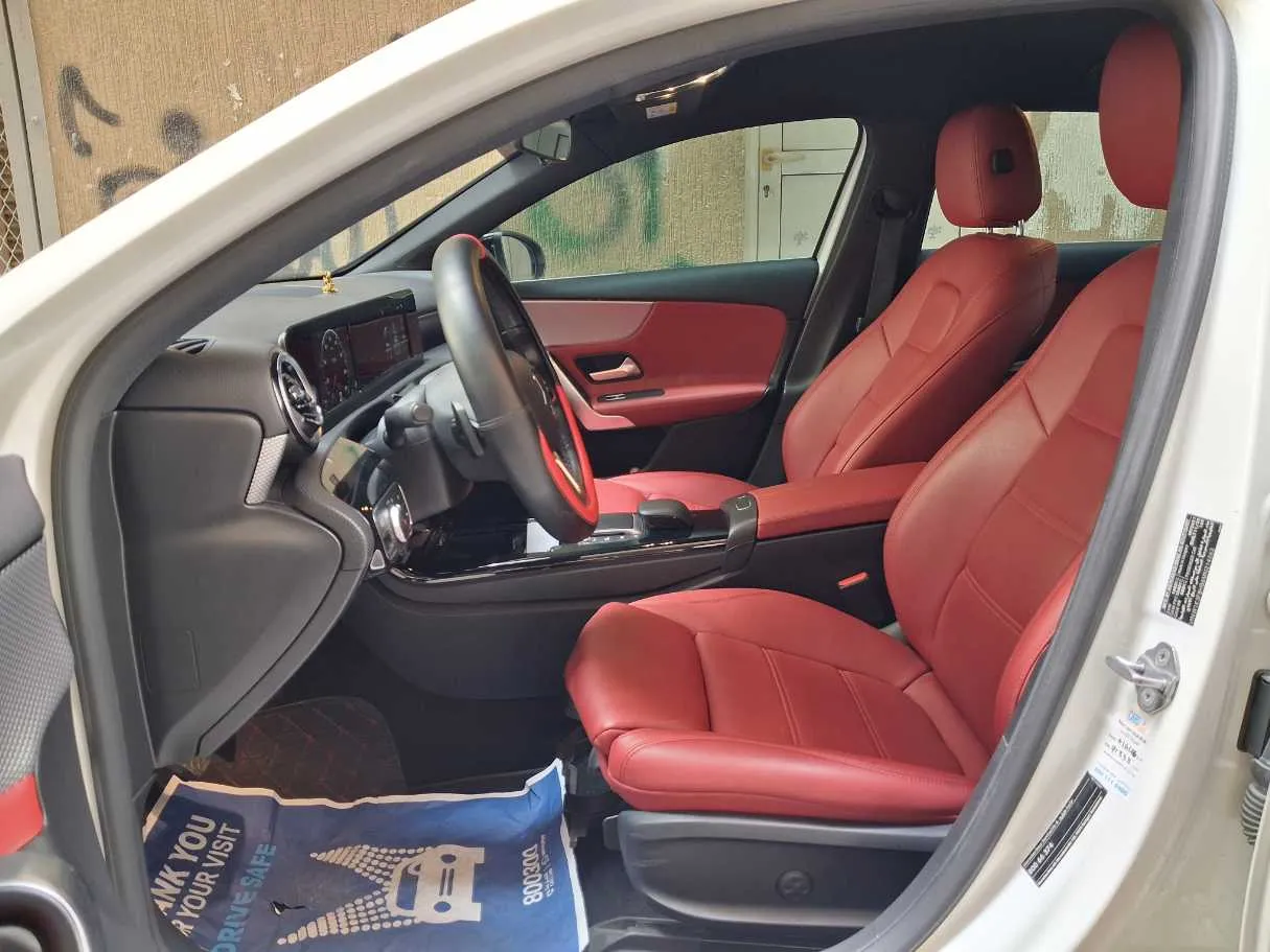 Car image 11