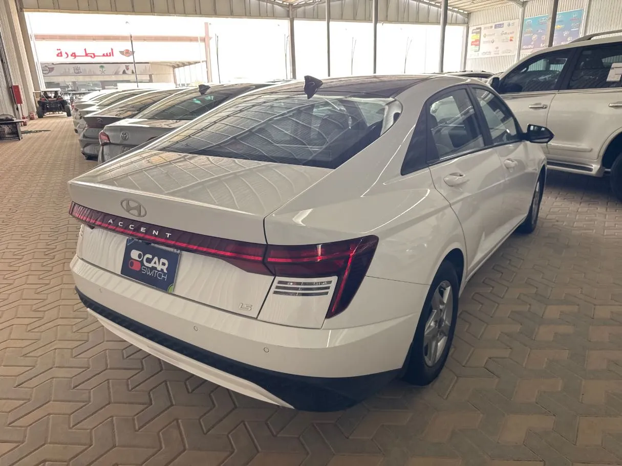 Car image 5