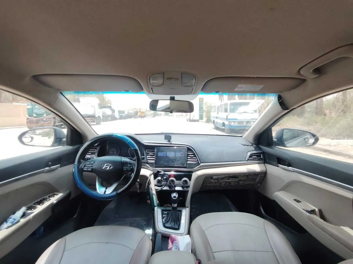 Car image 18