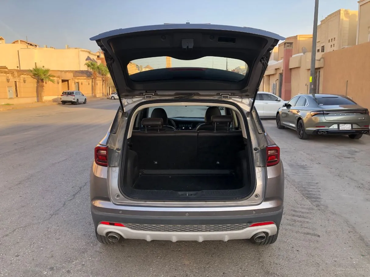 Car image 20