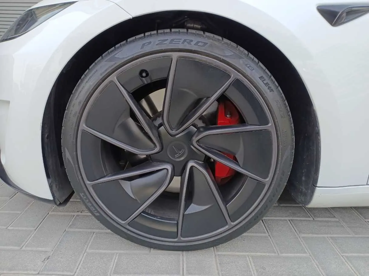 Car image 9