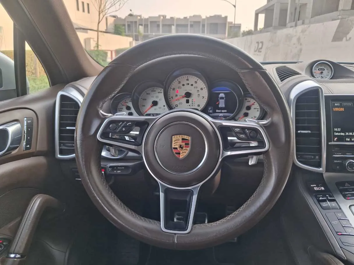 Car image 16