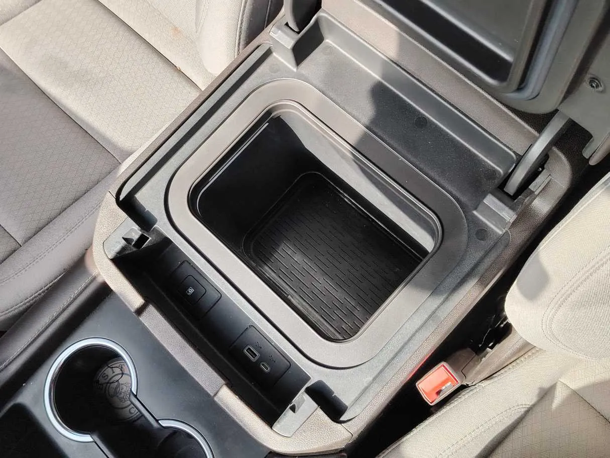 Car image 27