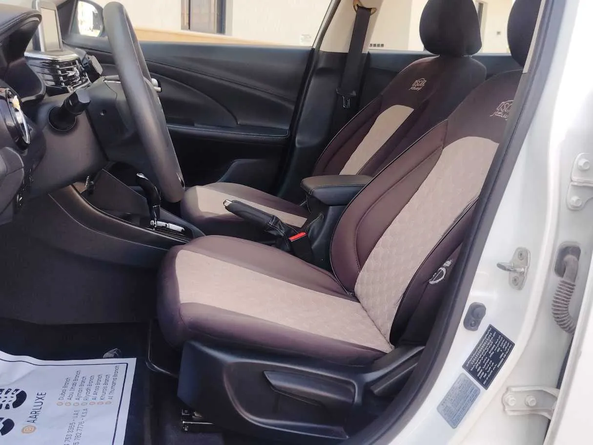 Car image 12