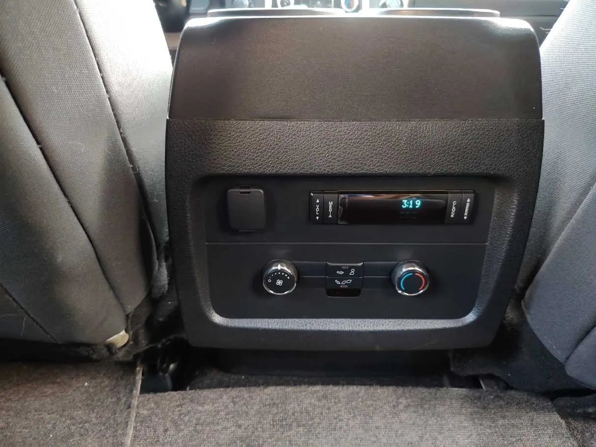 Car image 30