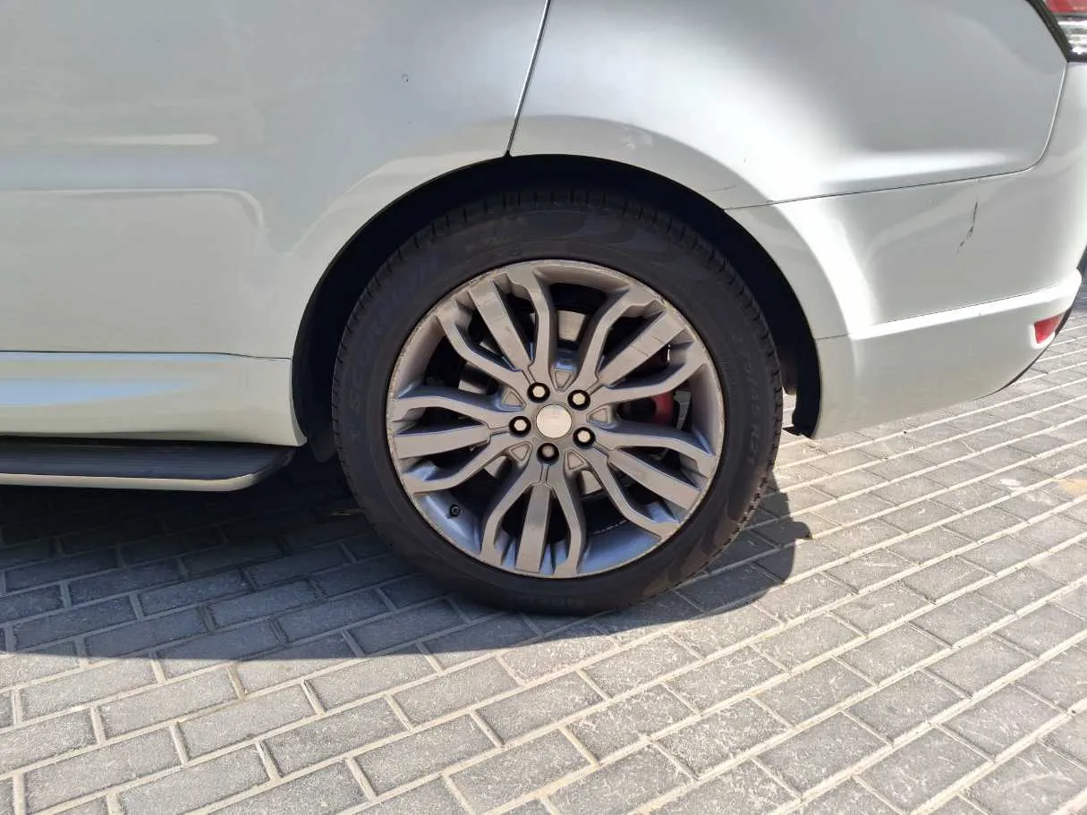 Car image 9