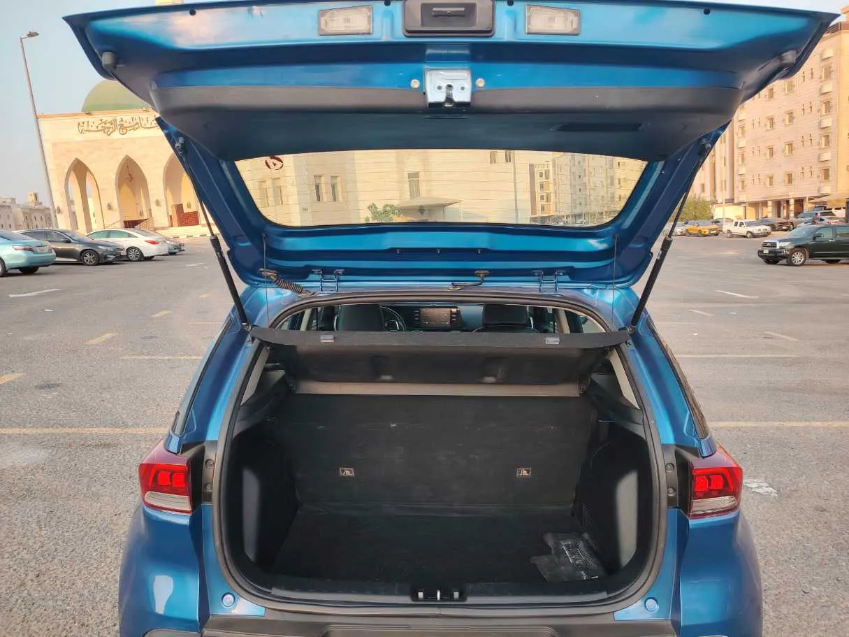Car image 23