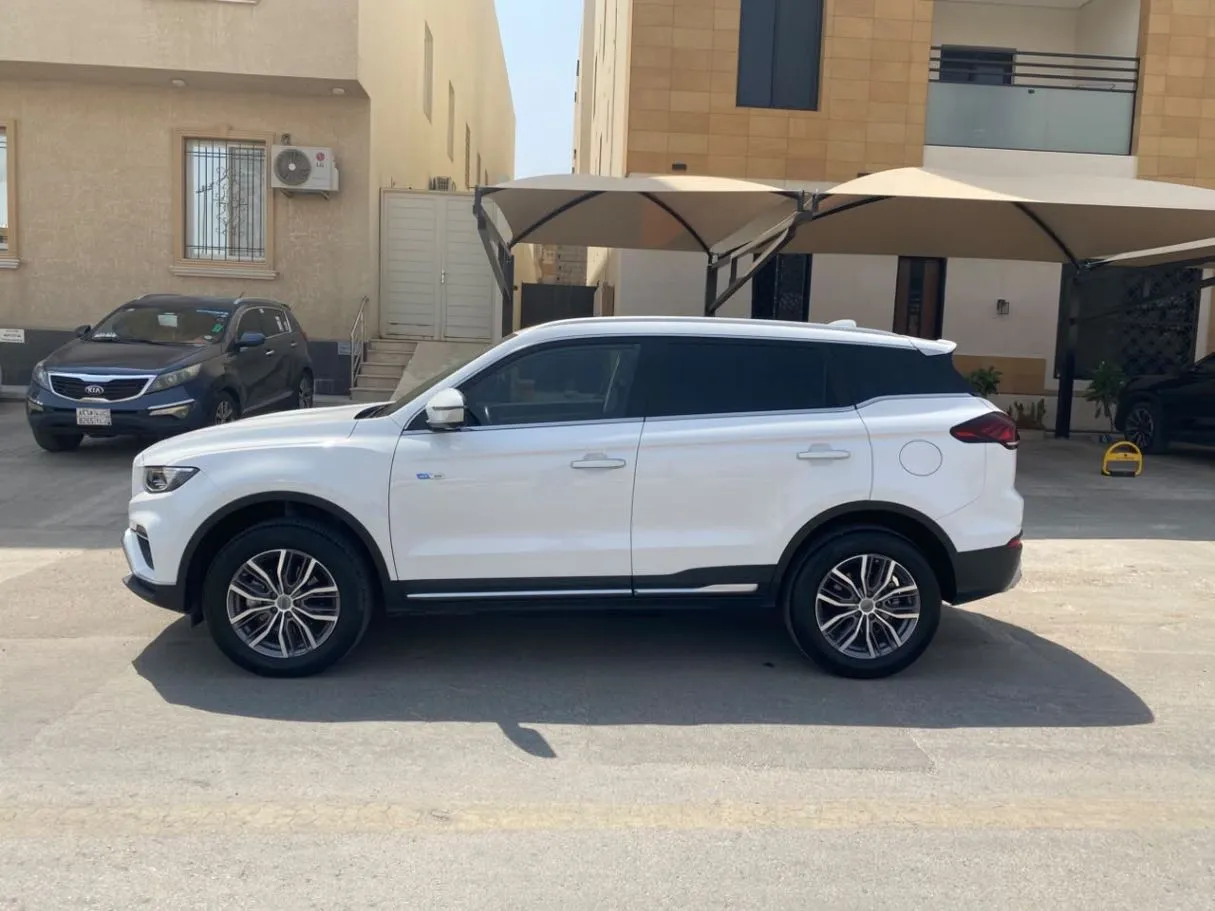 Car image 8