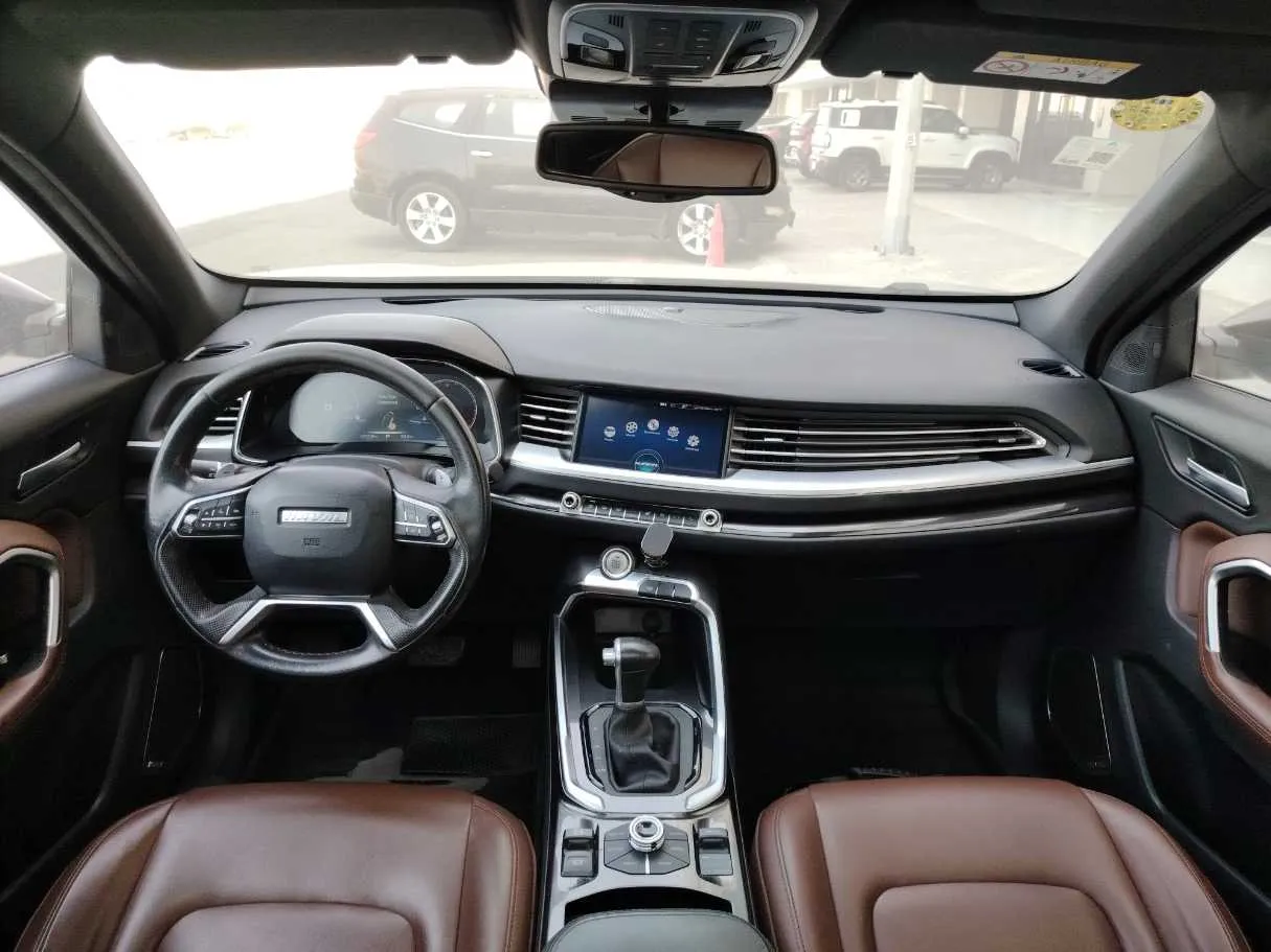 Car image 19