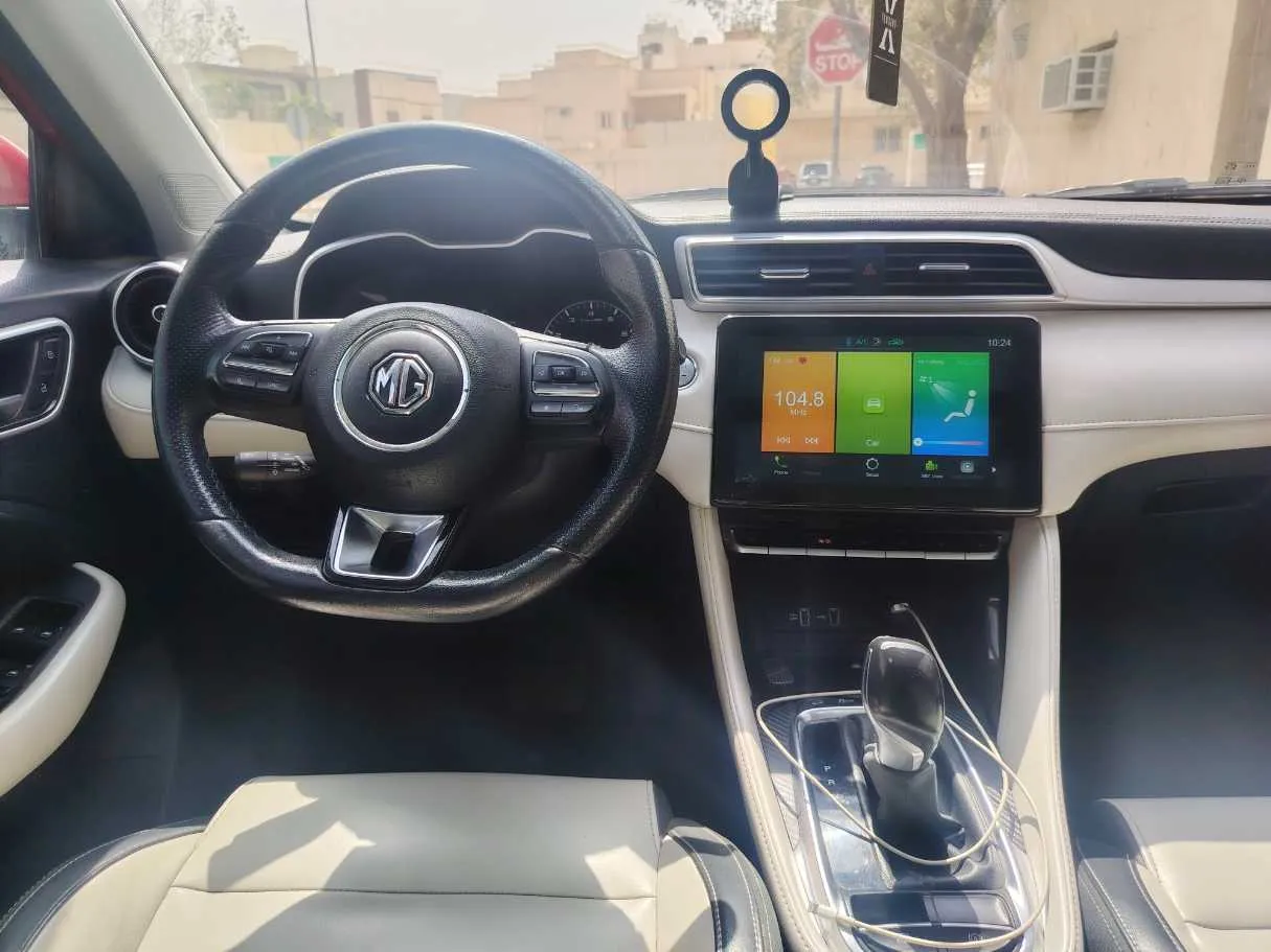 Car image 19