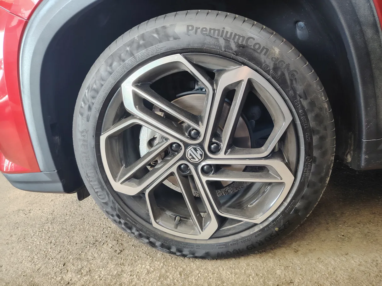 Car image 9