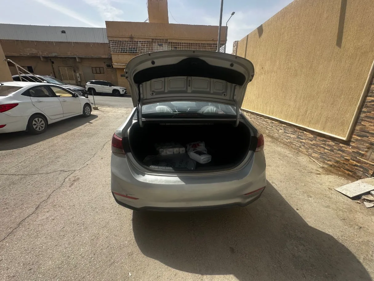 Car image 23