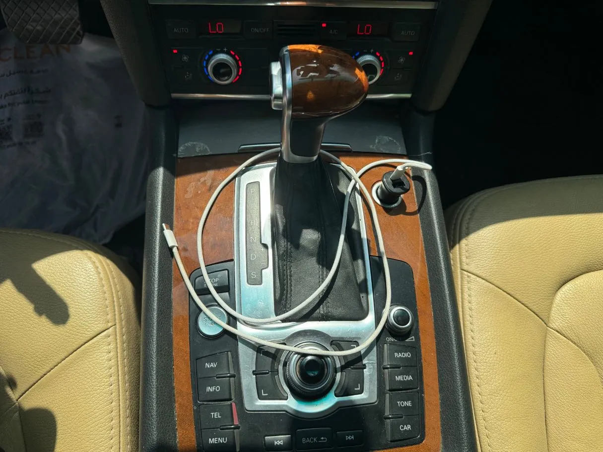 Car image 15