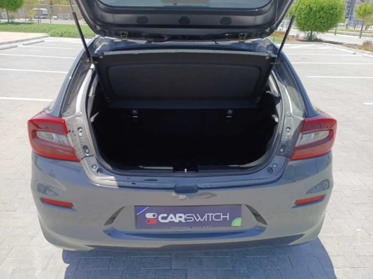 Car image 19