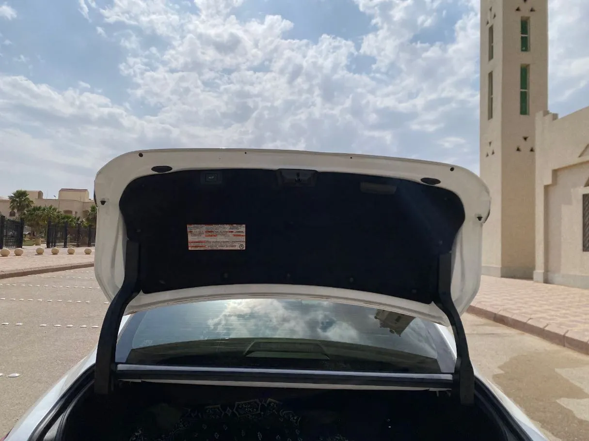 Car image 21