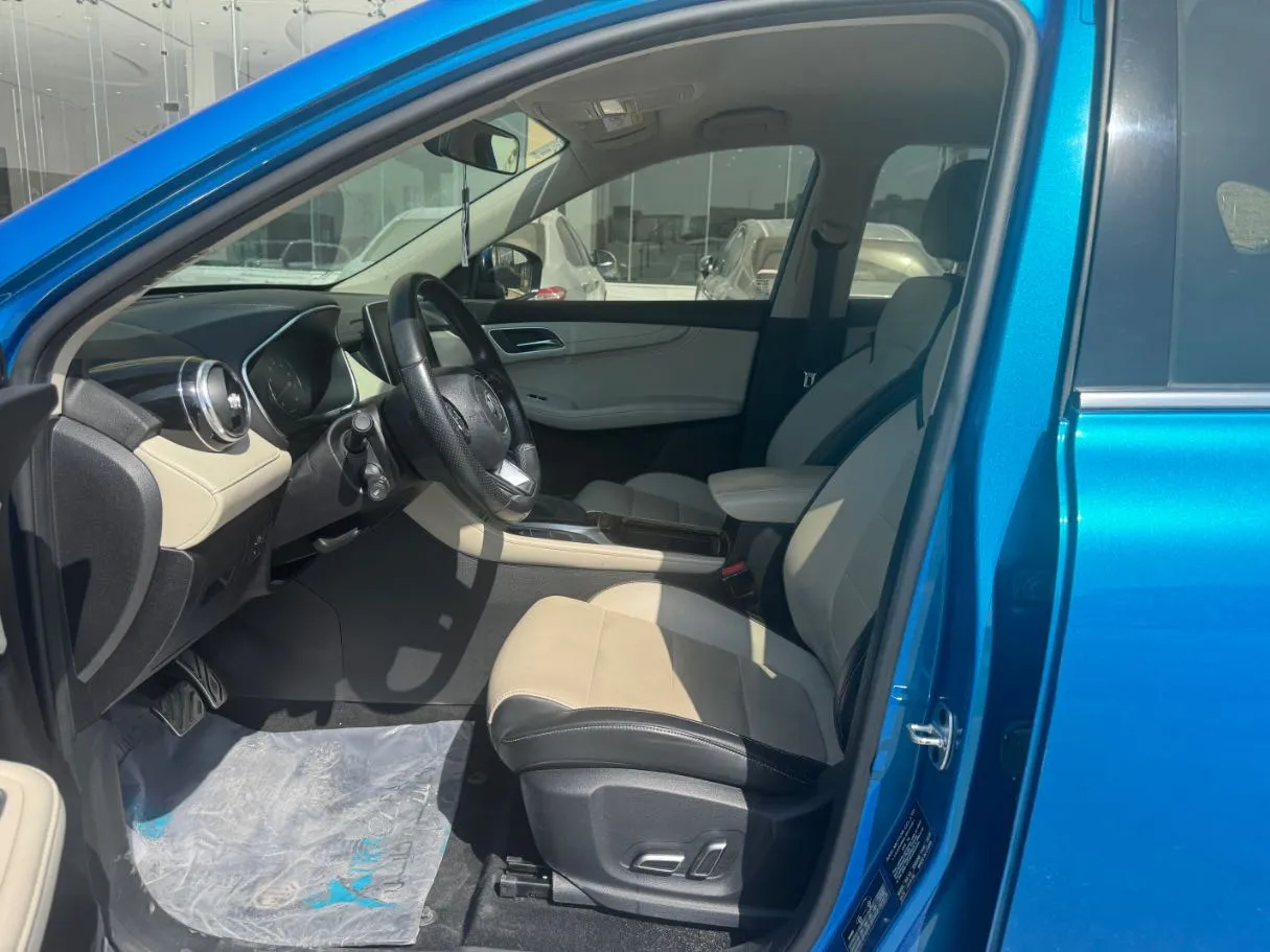 Car image 11