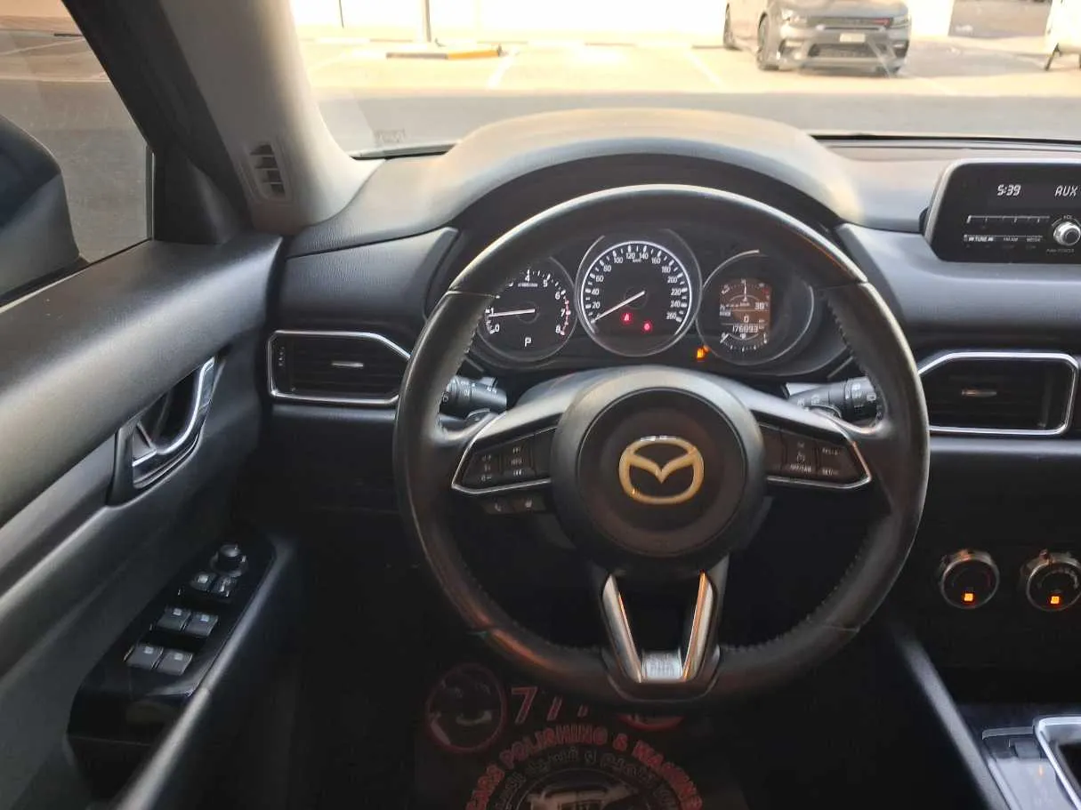 Car image 19