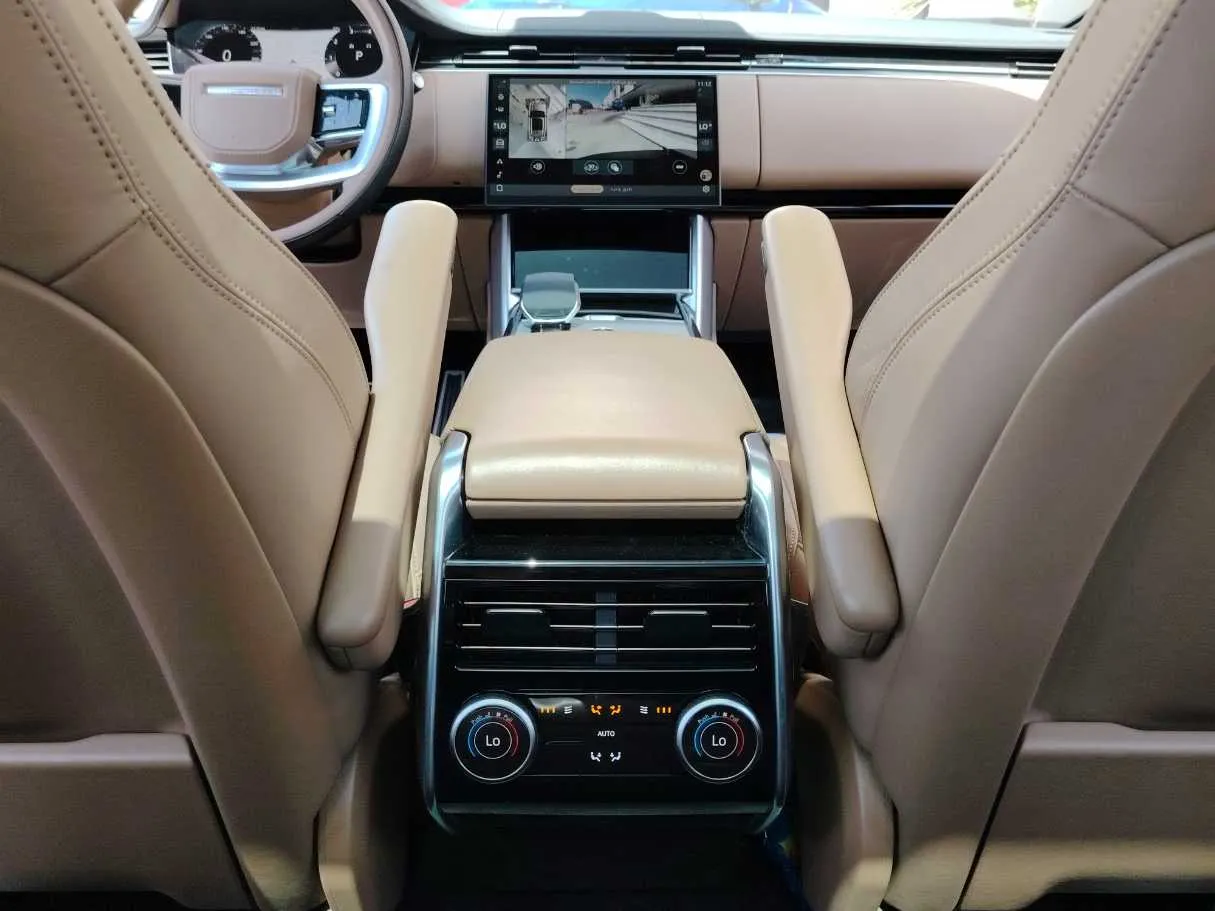 Car image 30
