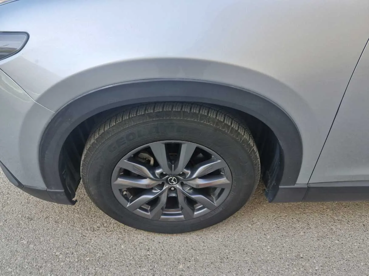 Car image 9