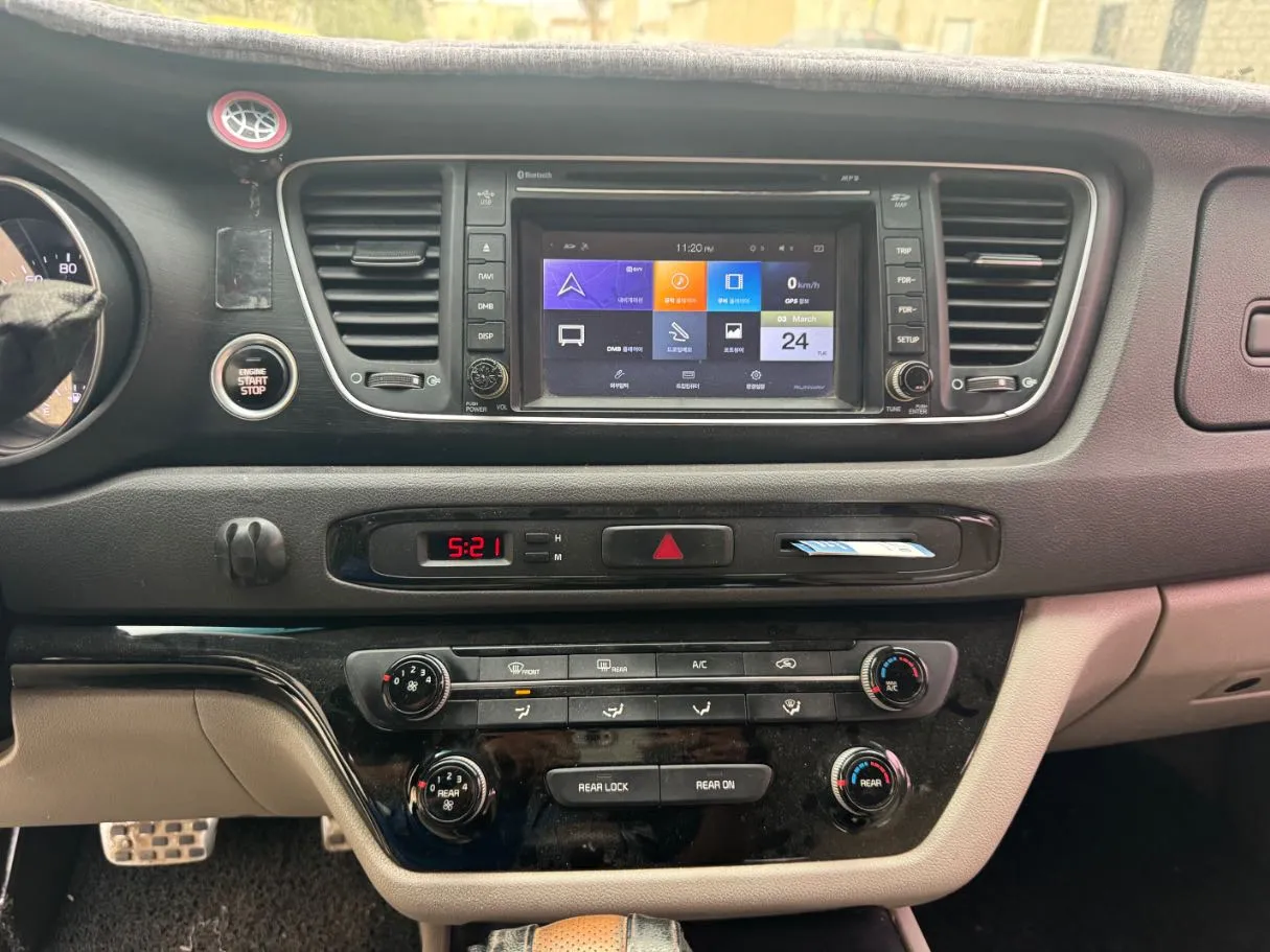 Car image 17